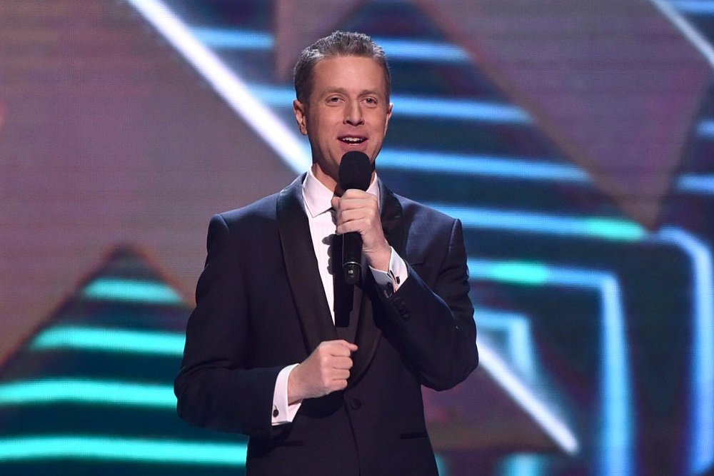 Geoff Keighley hosting