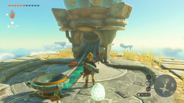 Link looking at a Zonai Capsule Device