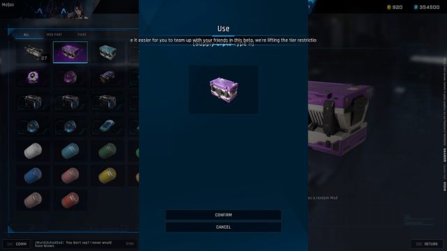 Opening a crate in Mecha BREAK