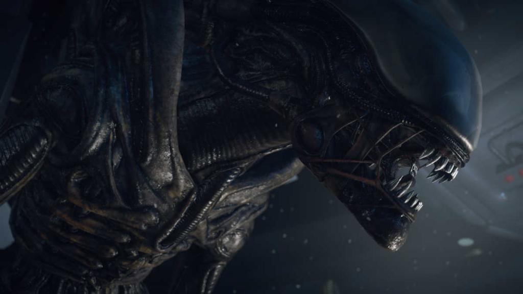 The Xenomorph with its jaws open in Alien: Isolation. 