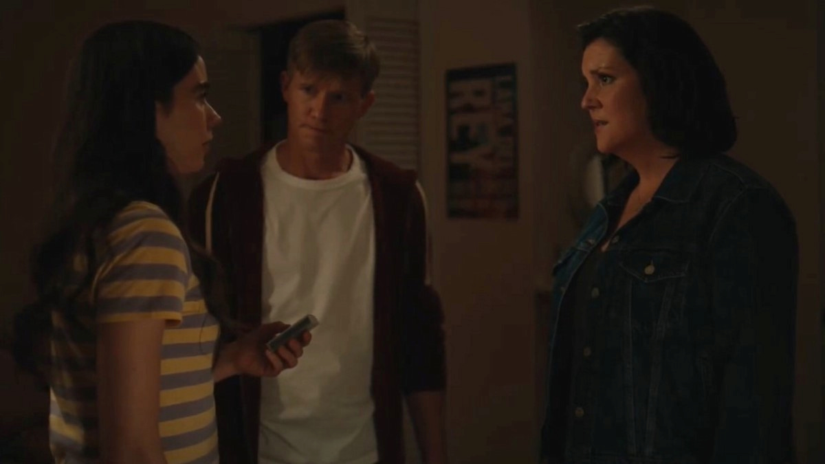 Callie giving the tape to Shauna in Yellowjackets