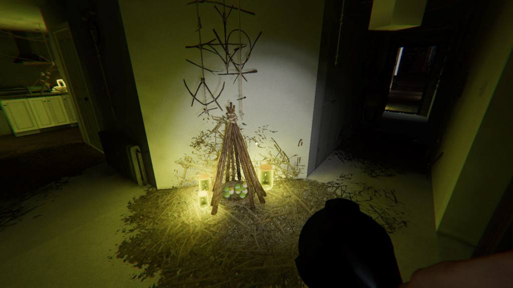 A Forest Minion nest in the living room at 6 Tanglewood Drive in Phasmophobia