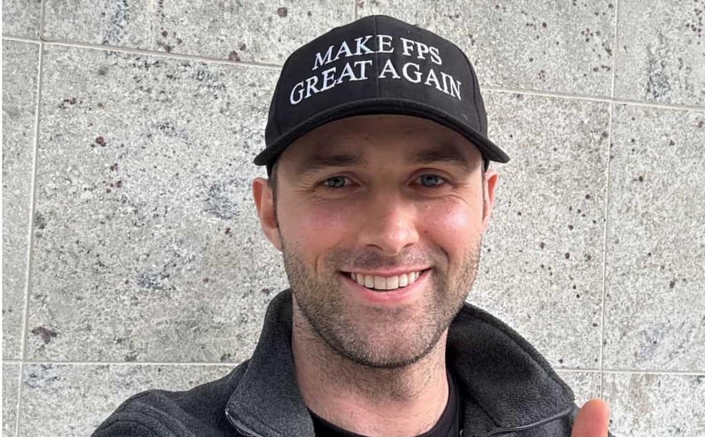 splitgate 2 guy in "Make FPS Great Again" hat