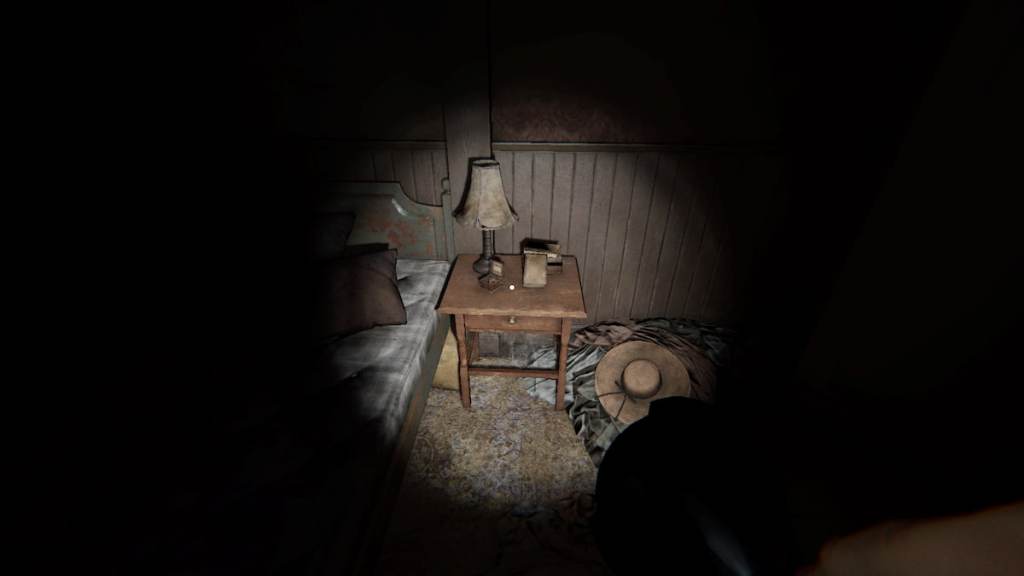 Music box at grafton farmhouse on table in phasmophobia