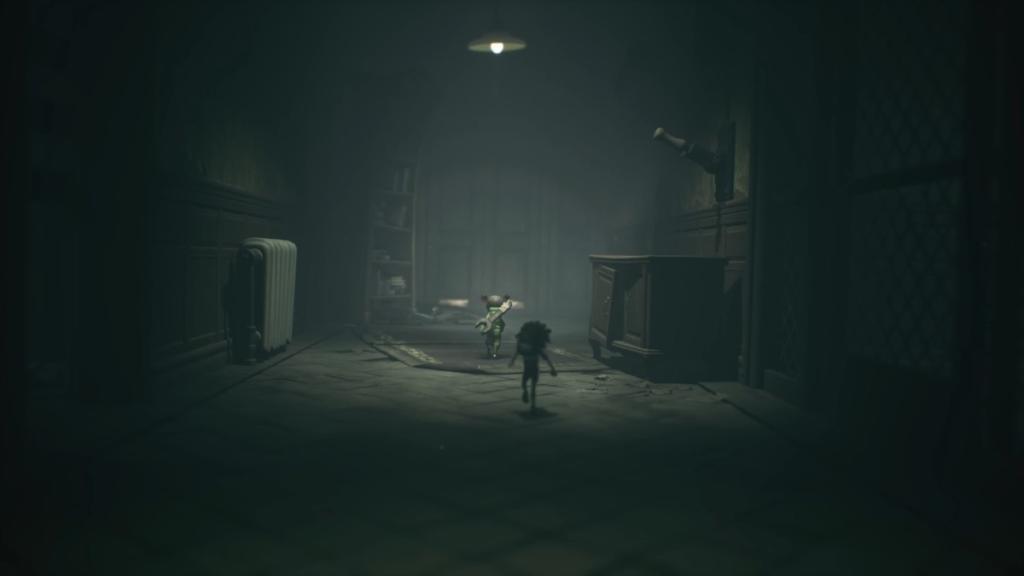 Finding the doll at the back of a corridor, near a lever