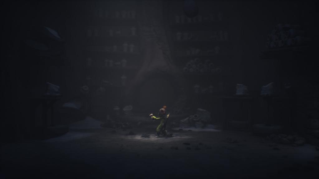 Picking up the second doll in Little Nightmares 3