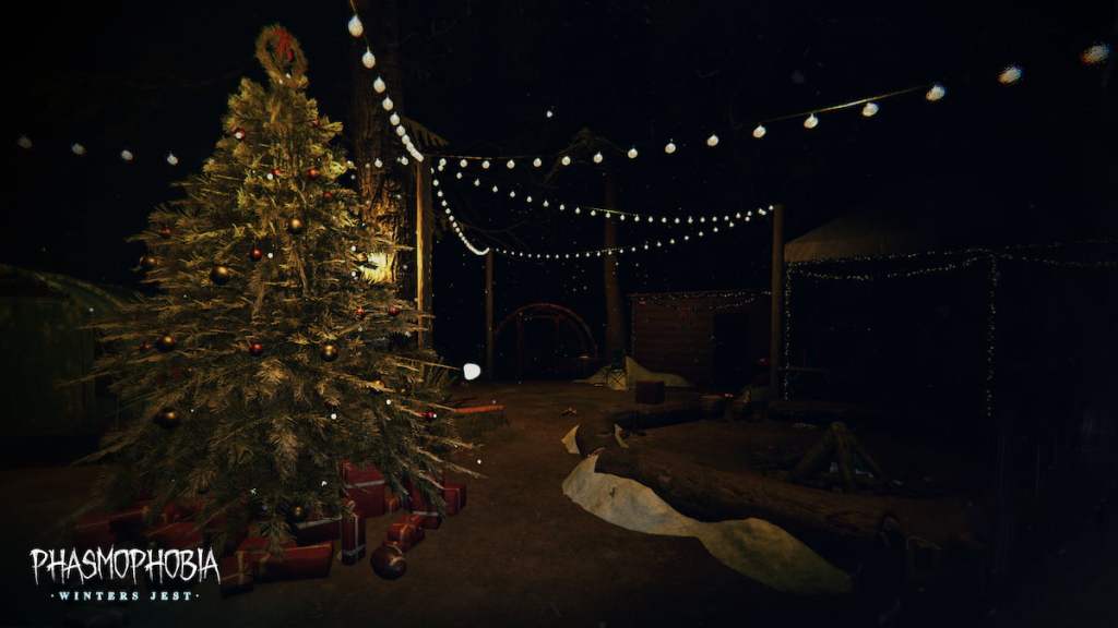 A holiday tree at camp woodwind in phasmophobia
