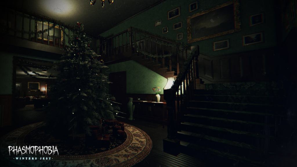 A festive tree in a grand house in phasmophobia